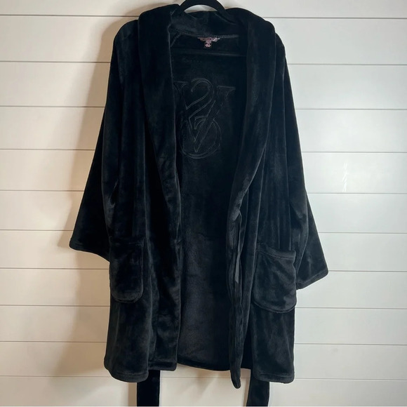 Victoria’s Secret‎ Black Velvety Plush Short Robe. Size M/L. - Picture 6 of 13